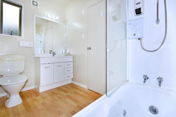 1-Bedroom Unit bathroom